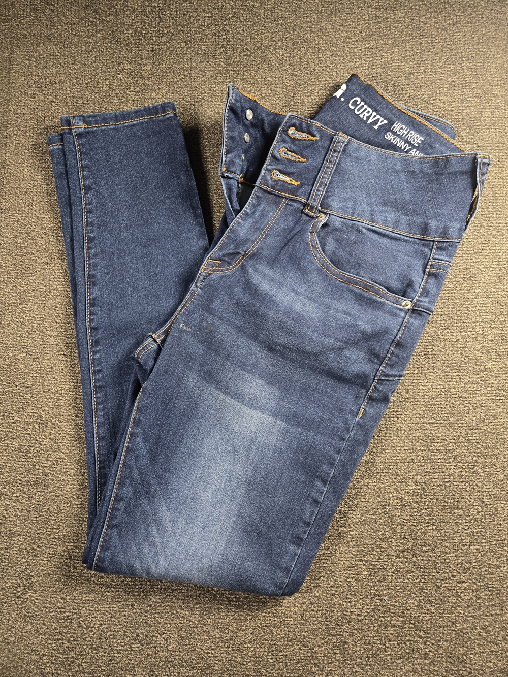 High-Rise Skinny Jeans in Dark Blue - Curvy Fit